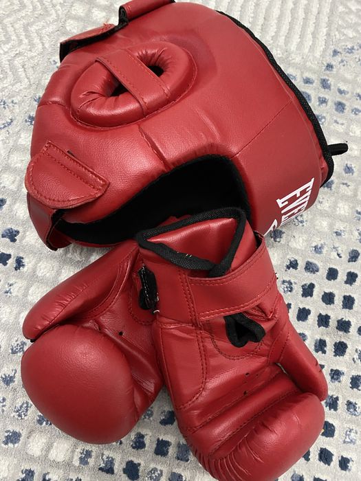 Продам кимоно с перчатками и шлемом