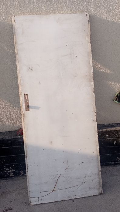 Металлическая дверь