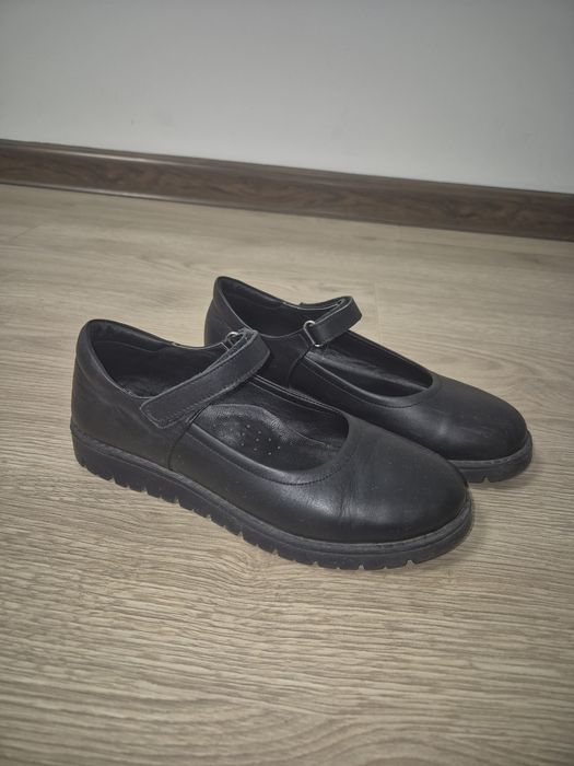 Продам обувь на девочку