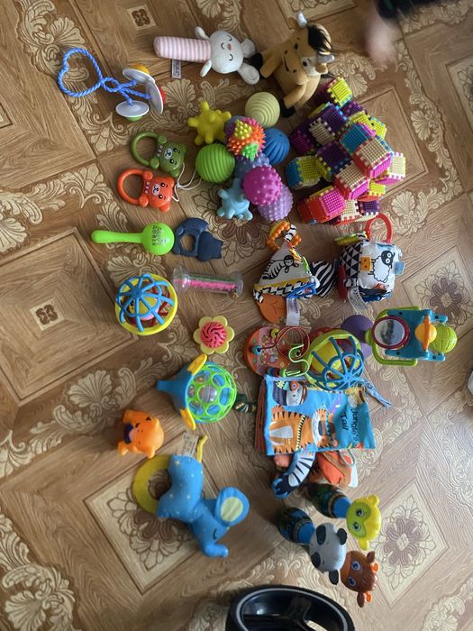Продам игрушки для малышей