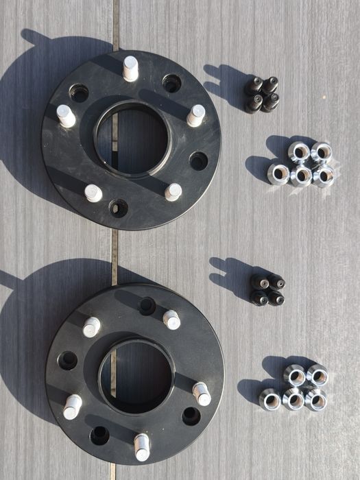 Adaptoare conversie Japan Racing 4x114.3 la 5x114.3 - Nissan S13 / S12 / Bluebird