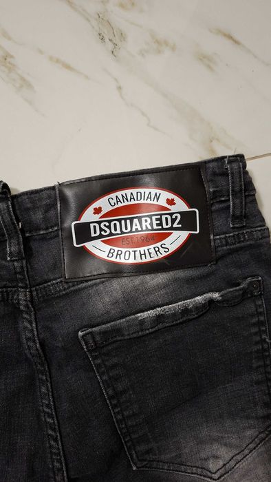 Продавам мъжки дънки Dsquared