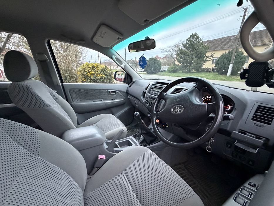 Toyota hilux 3.0 diesel 2008 volan pe partea dreapta