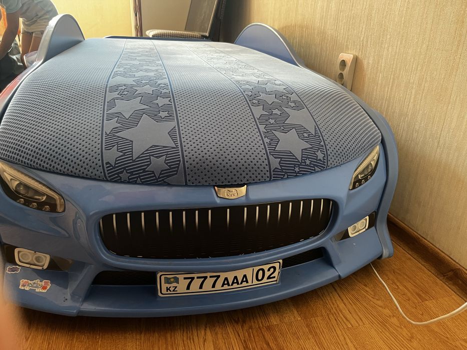 Кровать машинка