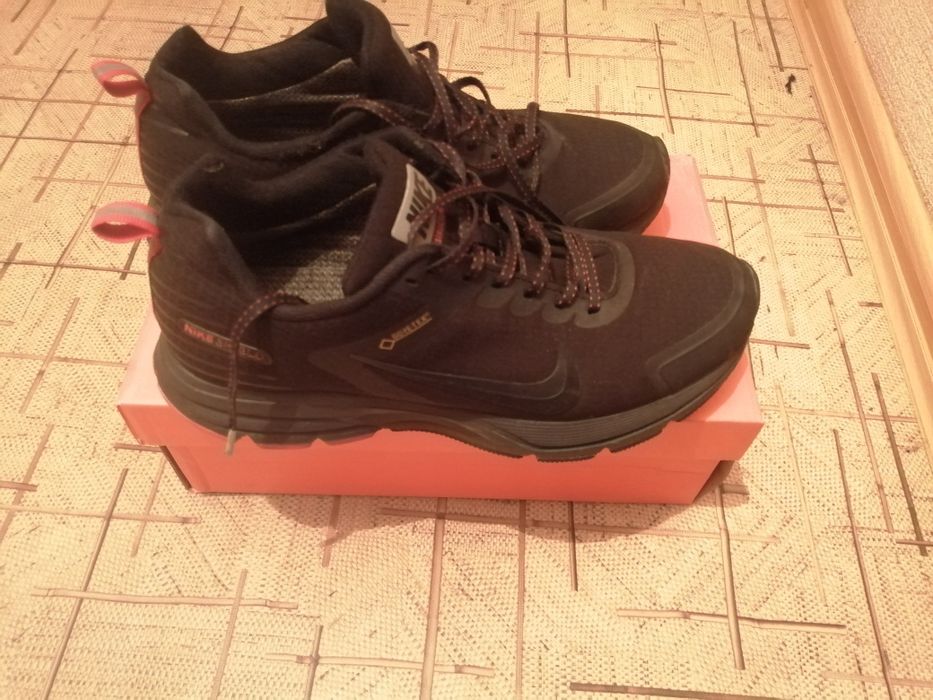 Кроссовки с мехом