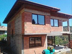 Строителство на къщи,цени от 80-150лв 77 $на кв,изграждане на огради !