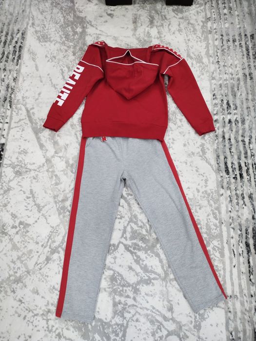 Продаем спортивный костюм на  девочек (мальчиков)