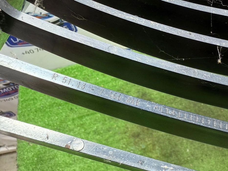 GRILA BARA FATA CENTRALA BMW E93 320D 2013 2.0 DIESEL COD OEM 51137166439 / 7166439 / 7166440 / 51137166440 / DECAPOTABILĂ (CABRIOLET) 2005-2013