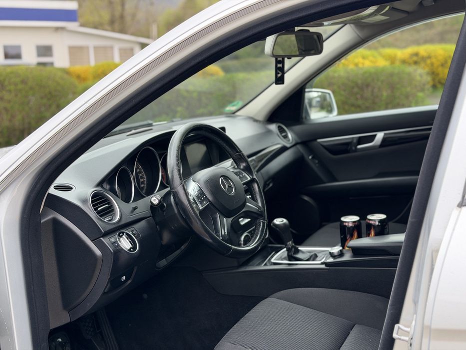 Mercedes Benz C220 Avangarde 2.2CDI 6+1 Manual