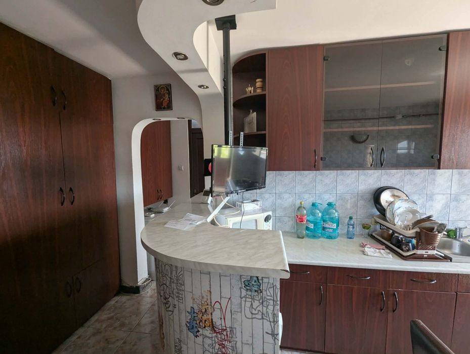 1 Mai Inchiriez Apartament Decomandat 2 camere Centrala