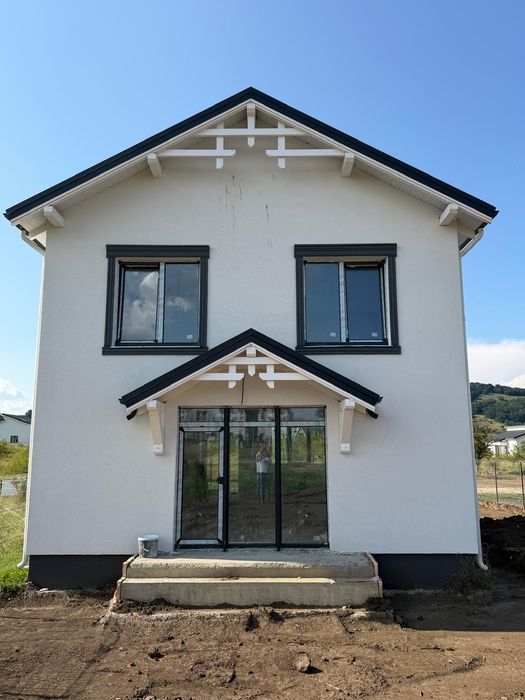 VILĂ parter și etaj, 4 camere, în zona Lempeș, 120 mp utili, 570mp teren, 222500 euro