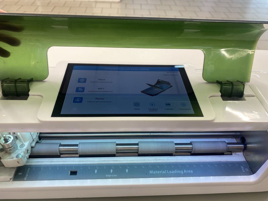 Плоттер для резки защитных плёнок на смартфоны