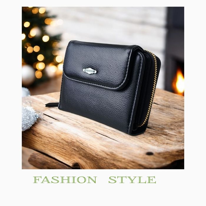 Елегантен дамски портфейл