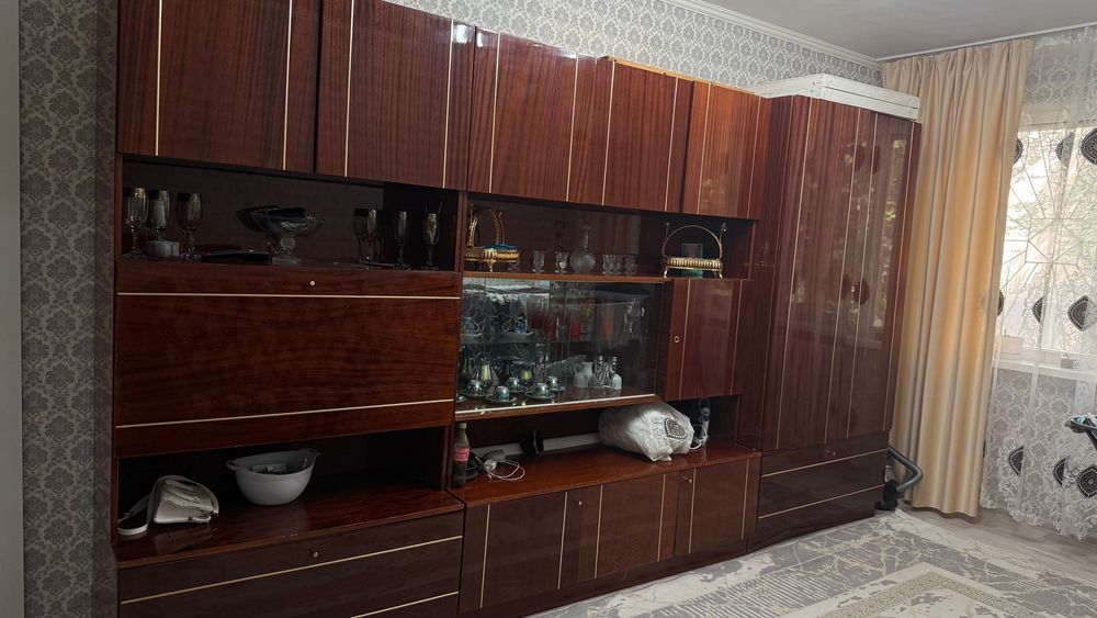Стинка для гостиной