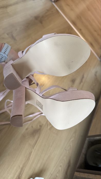 Високи дамски обувкк