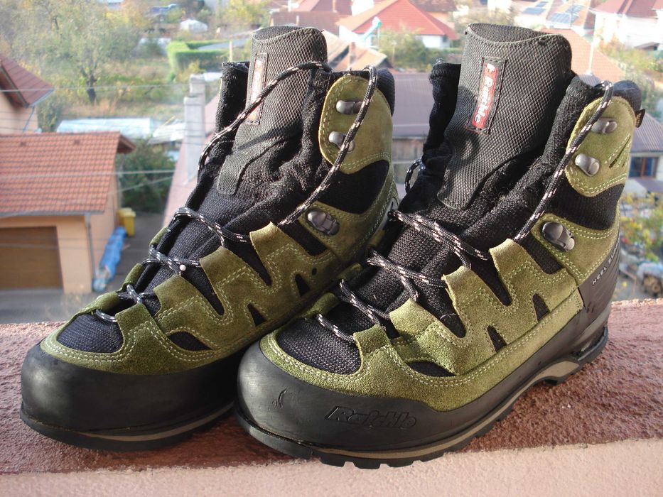 Bocanci munte Raichle GTX 39