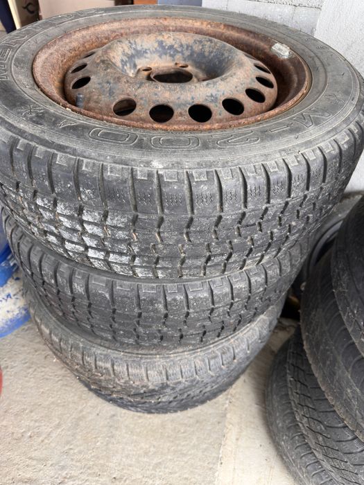 Cauciucuri de iarnă cu jante 195/65 R15