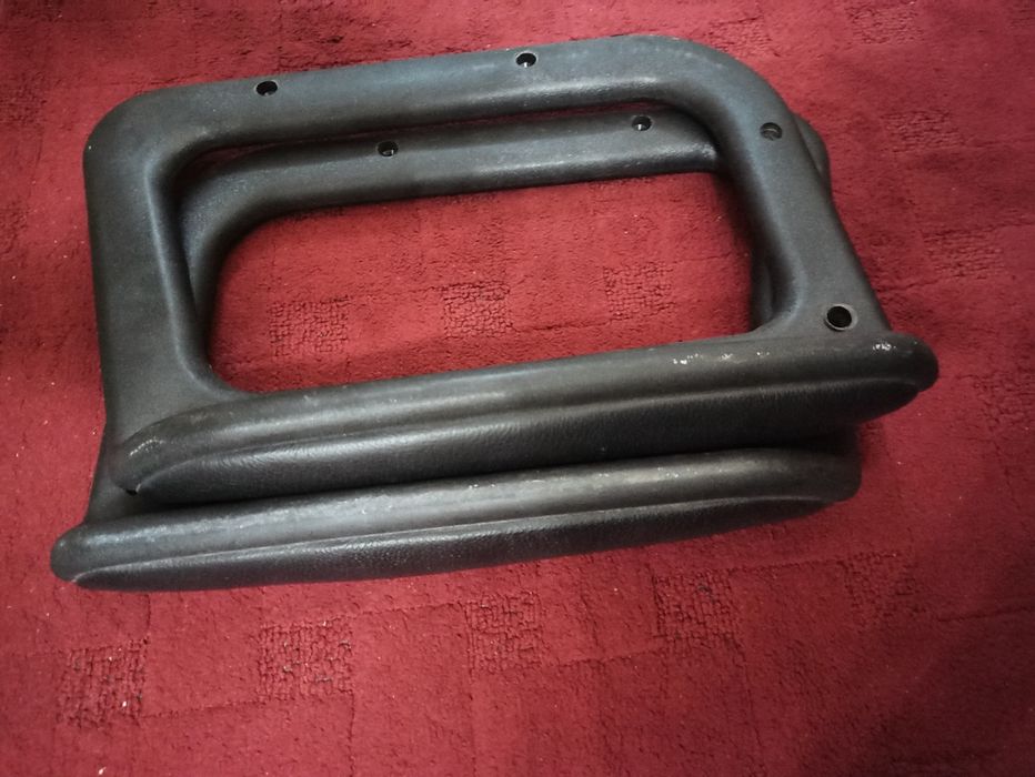 Продавам подлакътници и резервни части  за офис стол