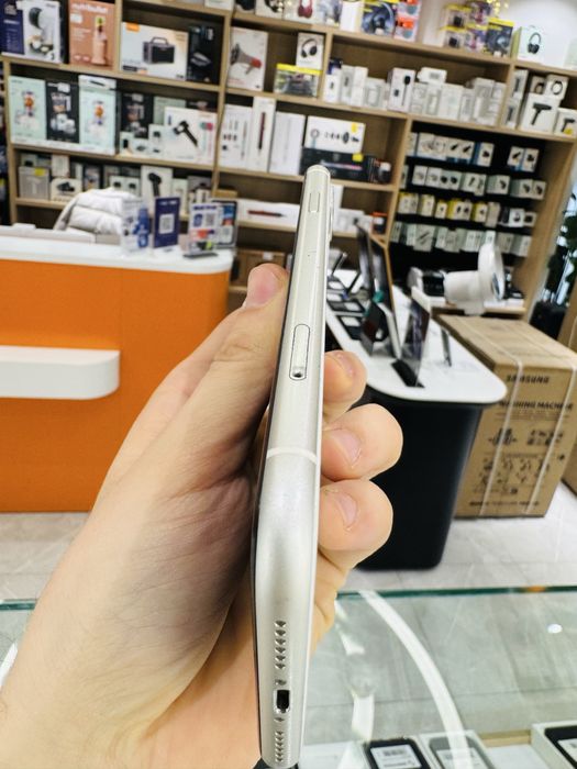 Apple Iphone used 11 128gb white oq sim 76% ideal holati zur