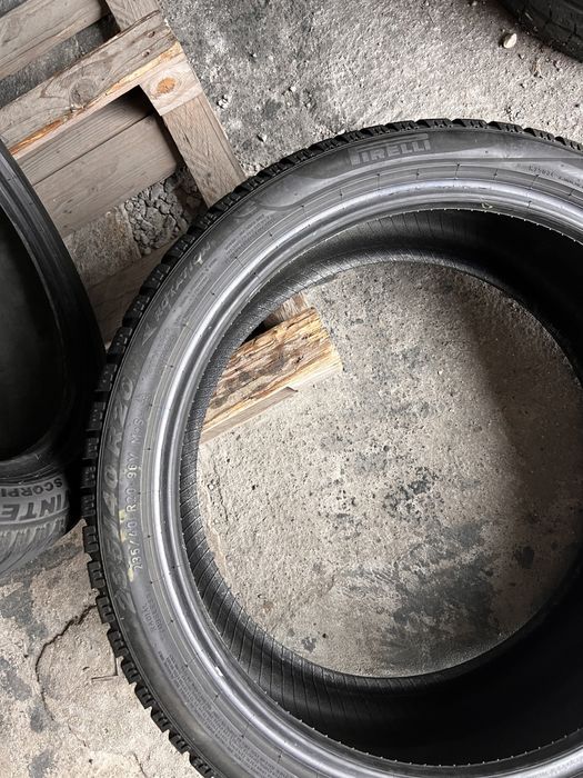 2 anvelope iarna 235/40/20 , Pirelli , DOT 2022
