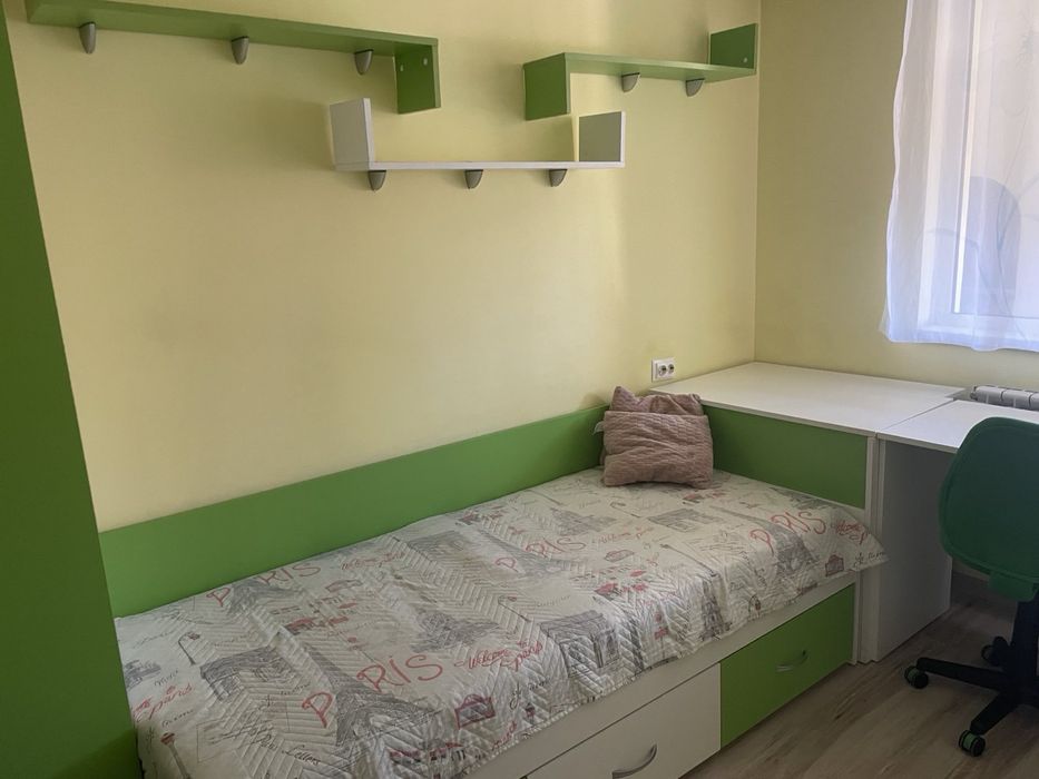 Продавам обзавеждане за детска стая