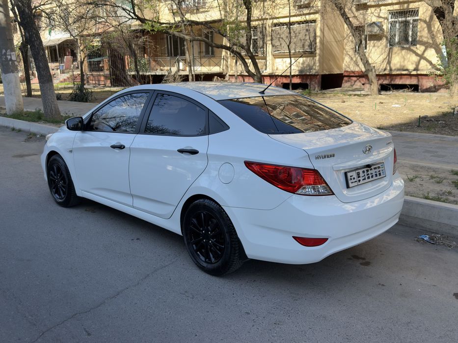 Hyundai accent 2012 года