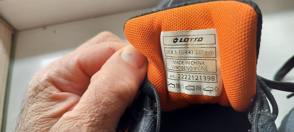 Adidasi bărbati lotto in stare foarte bună.