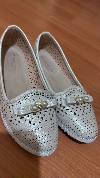 Продаю женские балетки