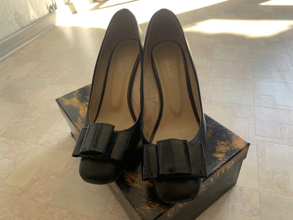 Фирменные туфли  38 размер ,за две