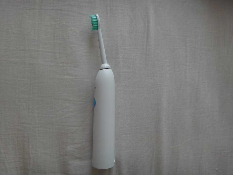 Електрическа звукова четка за зъби Philips Sonicare DailyClean 1100