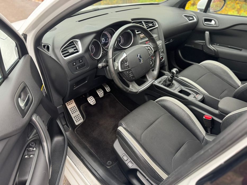 Citroen DS4 | 1.6e-HDI | SoChic | 2012 | Euro 5
SoChic | 2012 | Euro 5