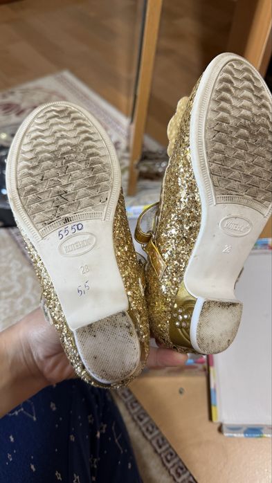 Продам детские туфли для выступление