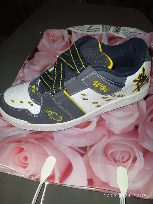 Продаю новые кроссовки