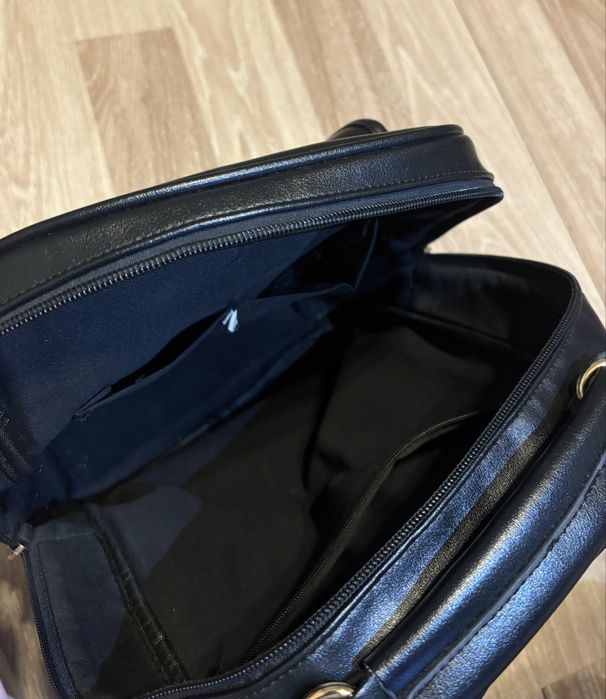 Кожена дамска чанта с ципове