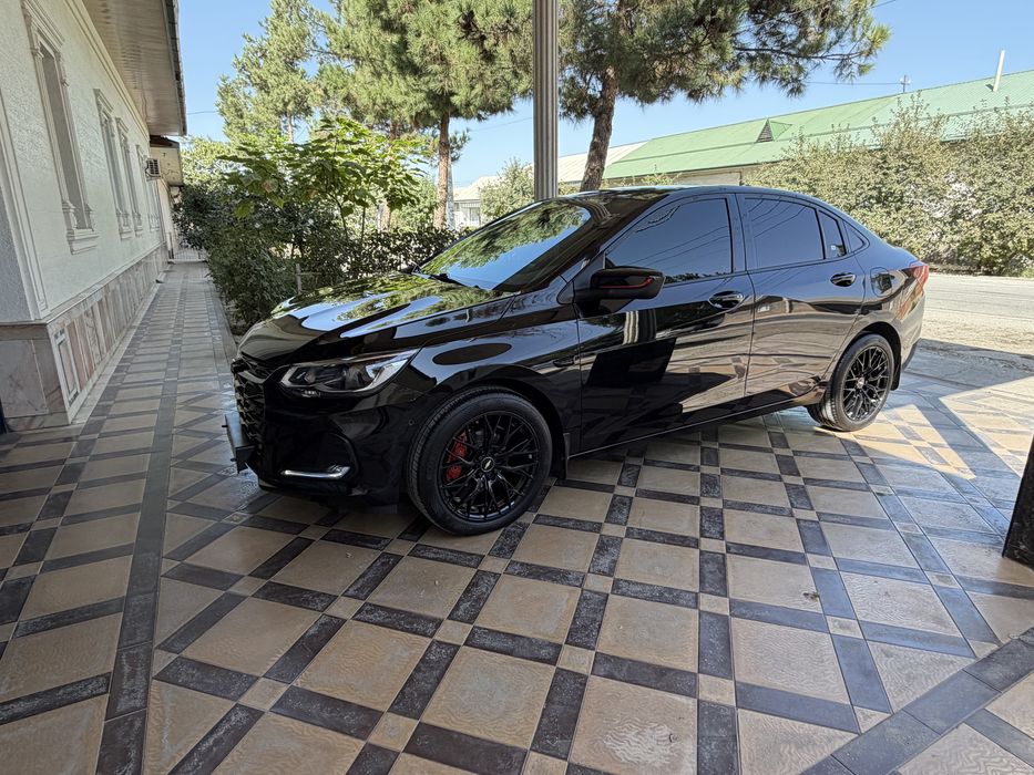 Chevrolet onix redlayn сотилади