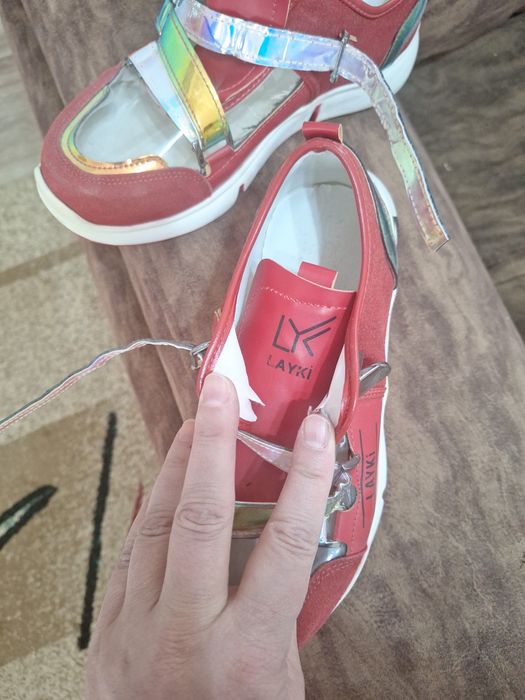 Продаю кроссовки Фабричные  Турция