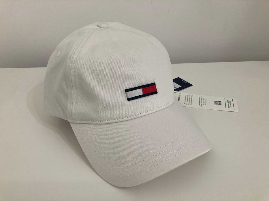 Шапки на Diesel, Tommy Jeans