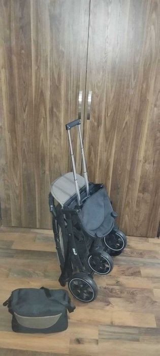 Коляска прогулочная детская всесезонная