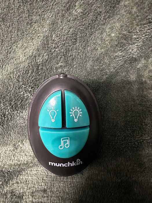 Oglinda masina pentru bebelusi cu lumini si sunete (Munchkin)