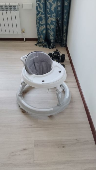 Детские столы и ходунок