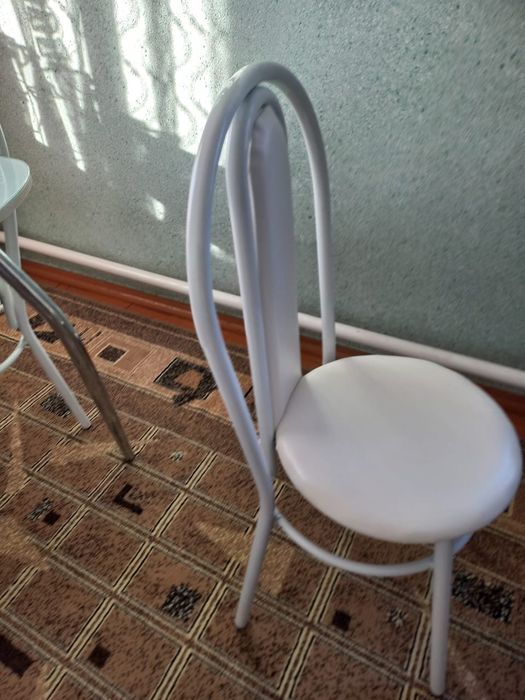 Продам новые стулья.