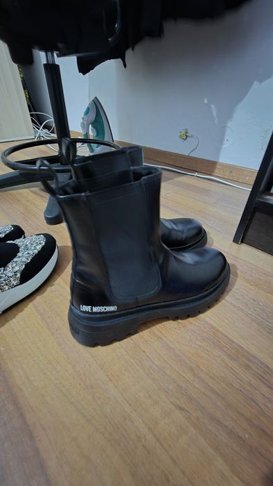 De vanzare ghete dama moschino
