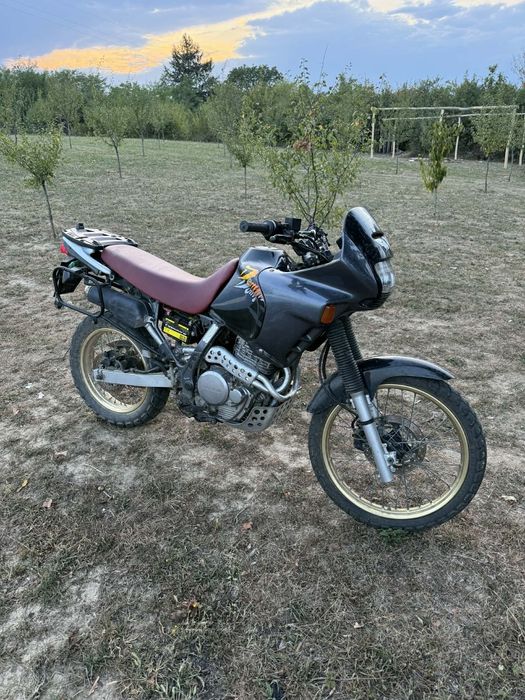 Vând Honda Dominator 650