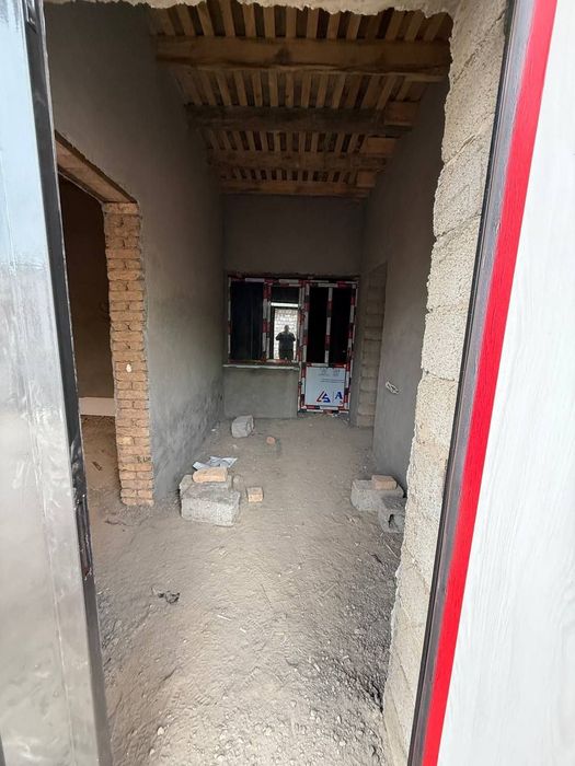 Hovli uy sotiladi 4 hona 2 sotix