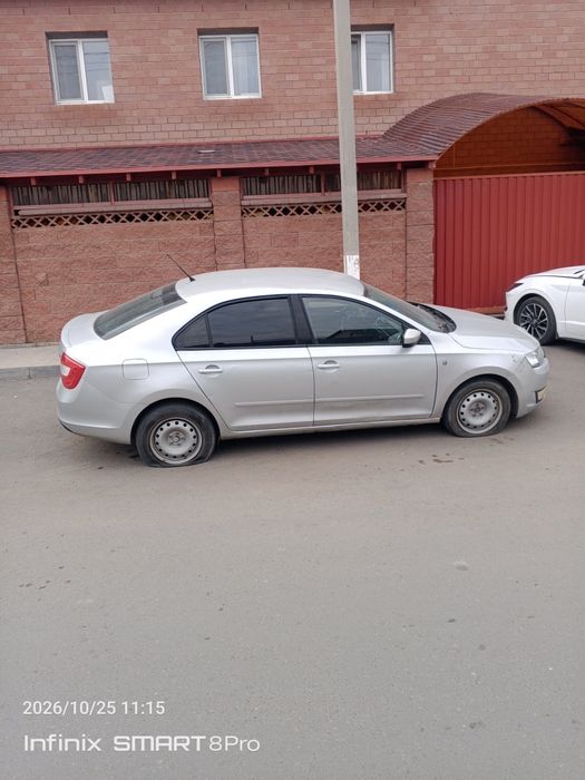 Продам машину Шкода рапид