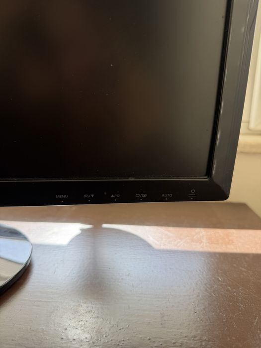 Samsung S24D330 - 24" монитор Full HD