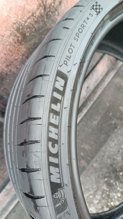255/30/20 Michelin