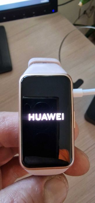 Смарт фитнес гривна-часовник HUAWEI BAND 6 SAKURA PINK – С кутия и зарядно