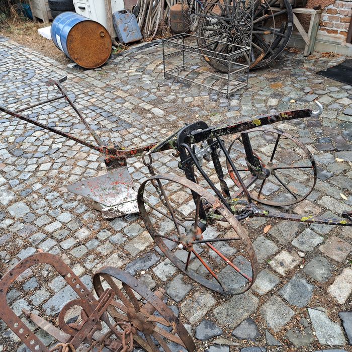 Plug vechi tras de boi, colecție Habud • OLX.ro