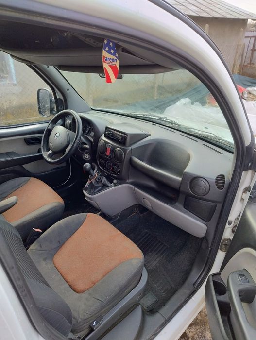 1000€ neg.Vând fiat doblo multijet 1.3 motorina